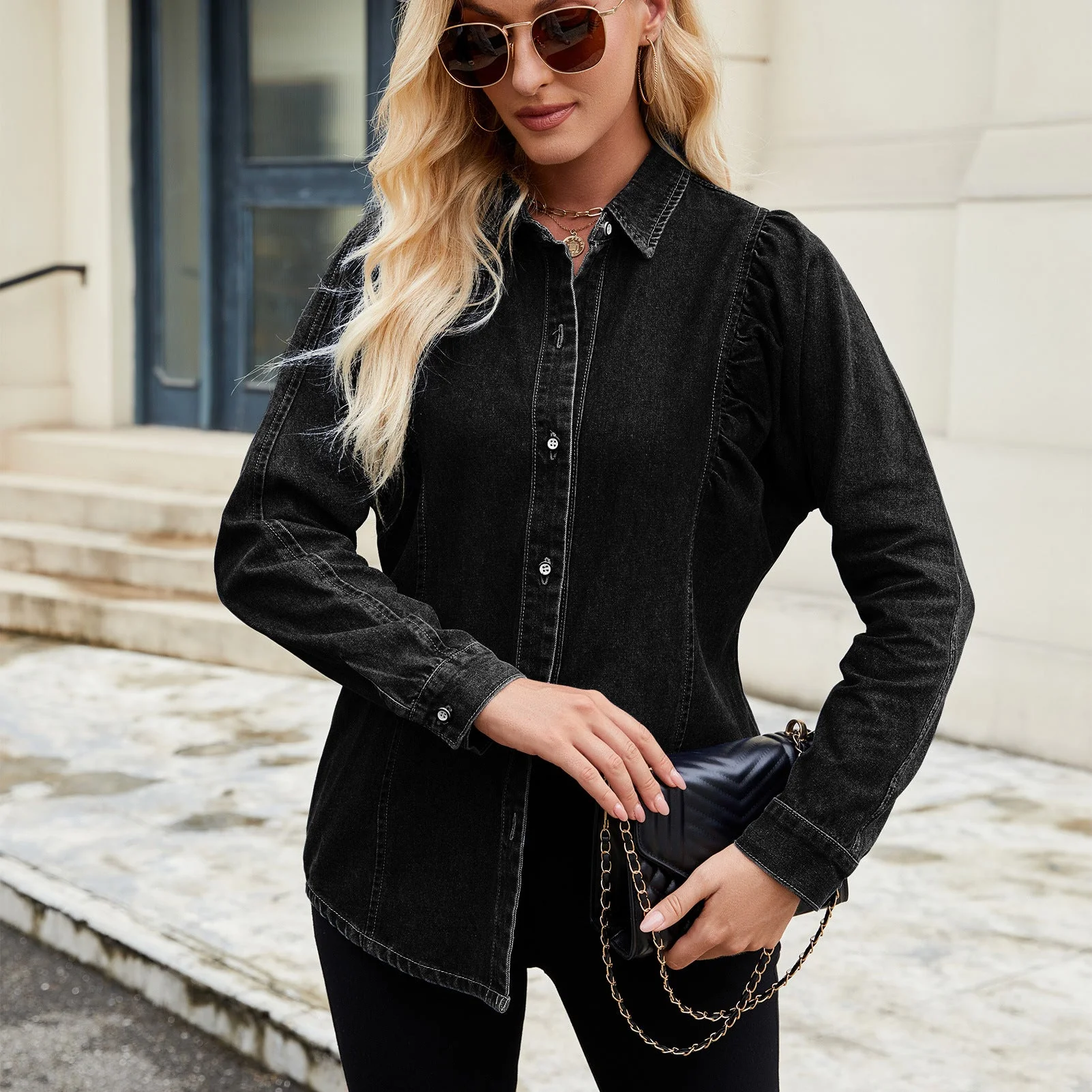 Blouse en denim pour femmes avec des détails en volants et une coupe cintrée - Image 2