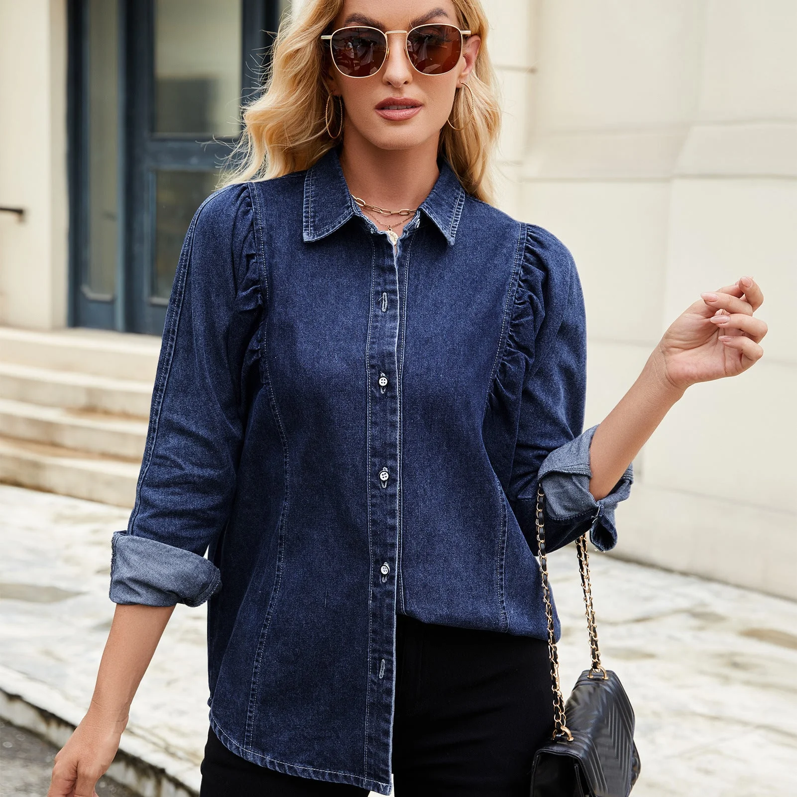 Blouse en denim pour femmes avec des détails en volants et une coupe cintrée - Image 4