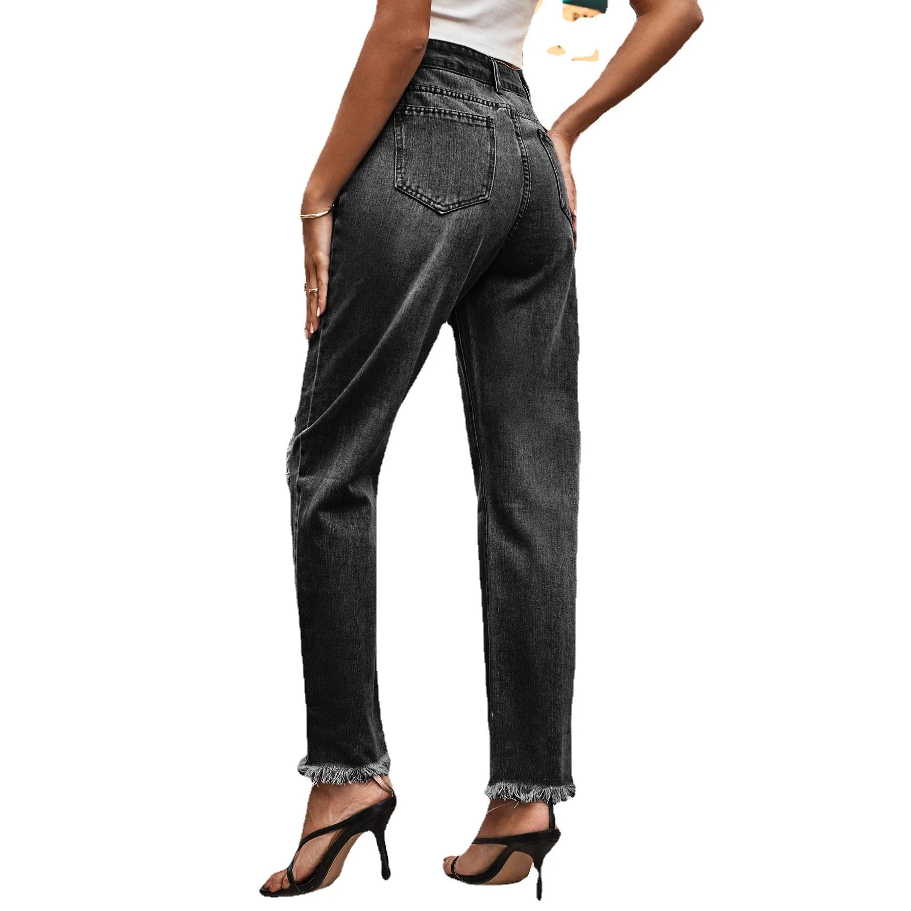 Jeans détruits pour femmes dans une coupe boyfriend moderne avec des détails effilochés - Image 5