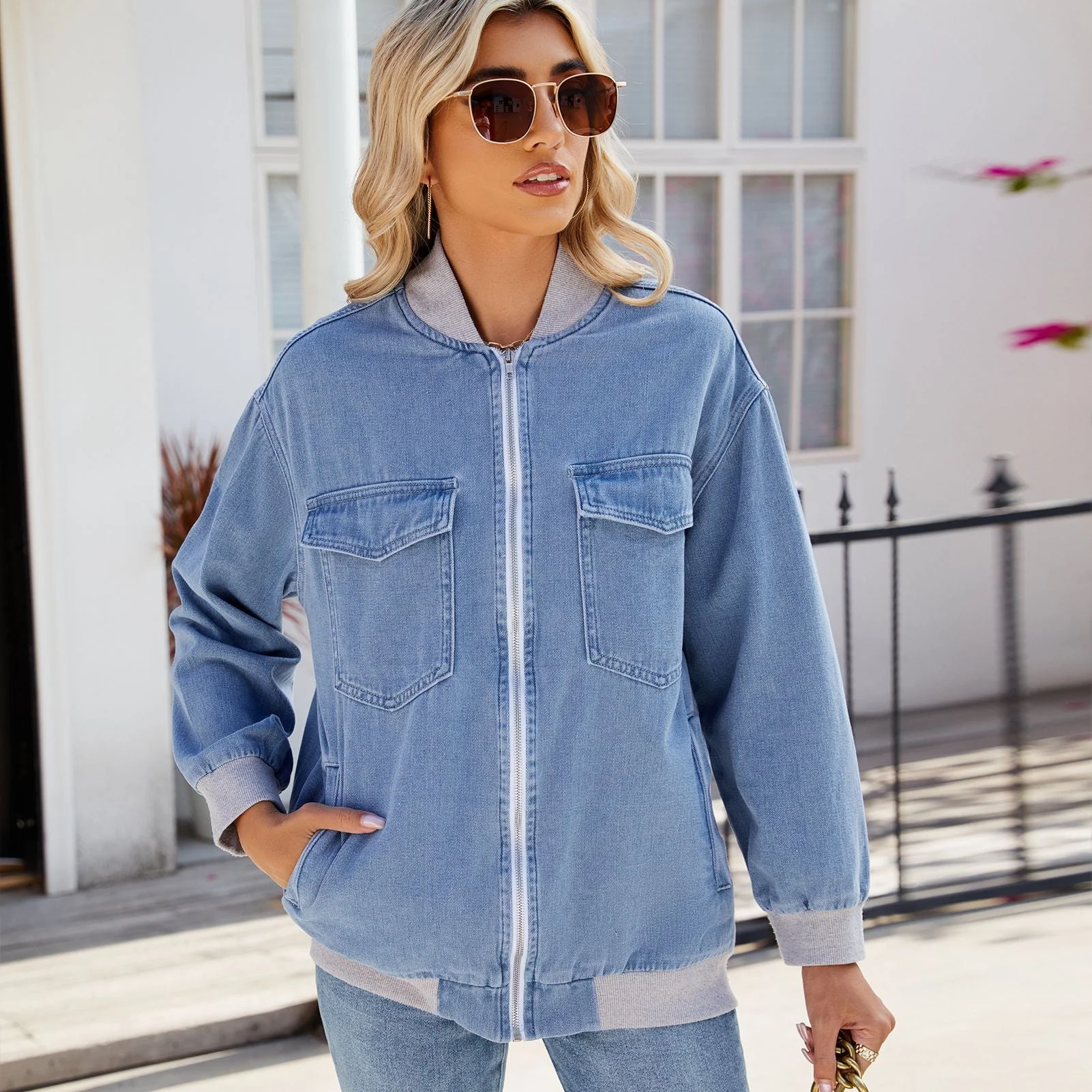 Veste bomber en denim pour femmes avec poches pratiques et finition de haute qualité - Image 3
