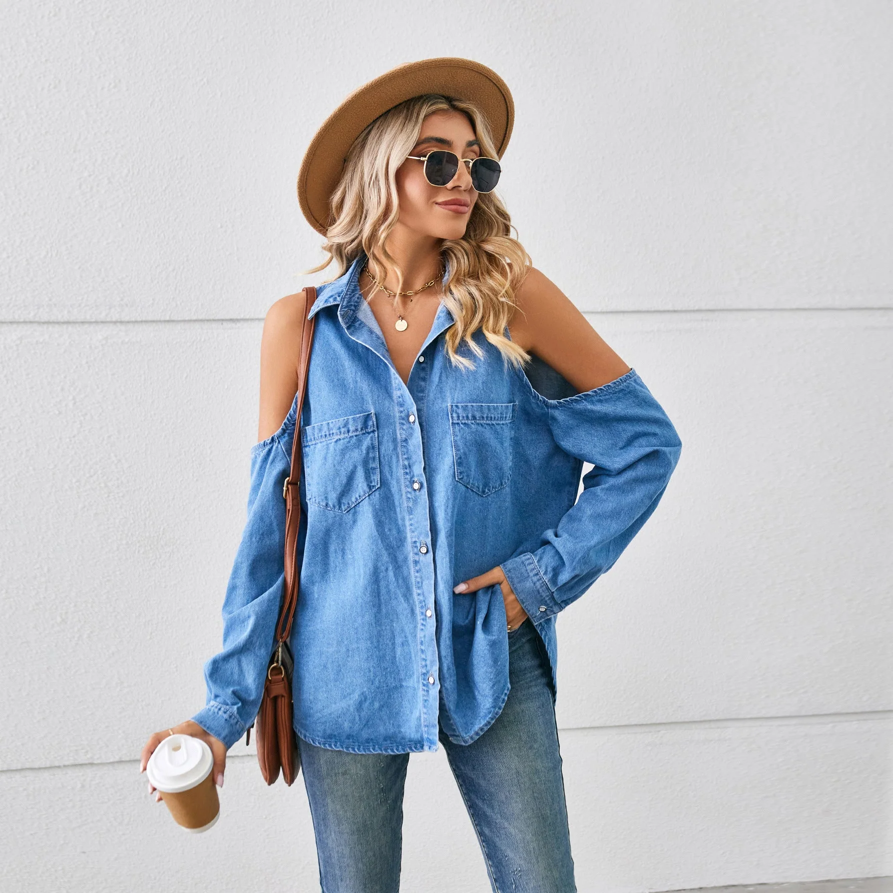 Chemise en denim pour femmes avec des manches raglan et des poches poitrine - Image 4