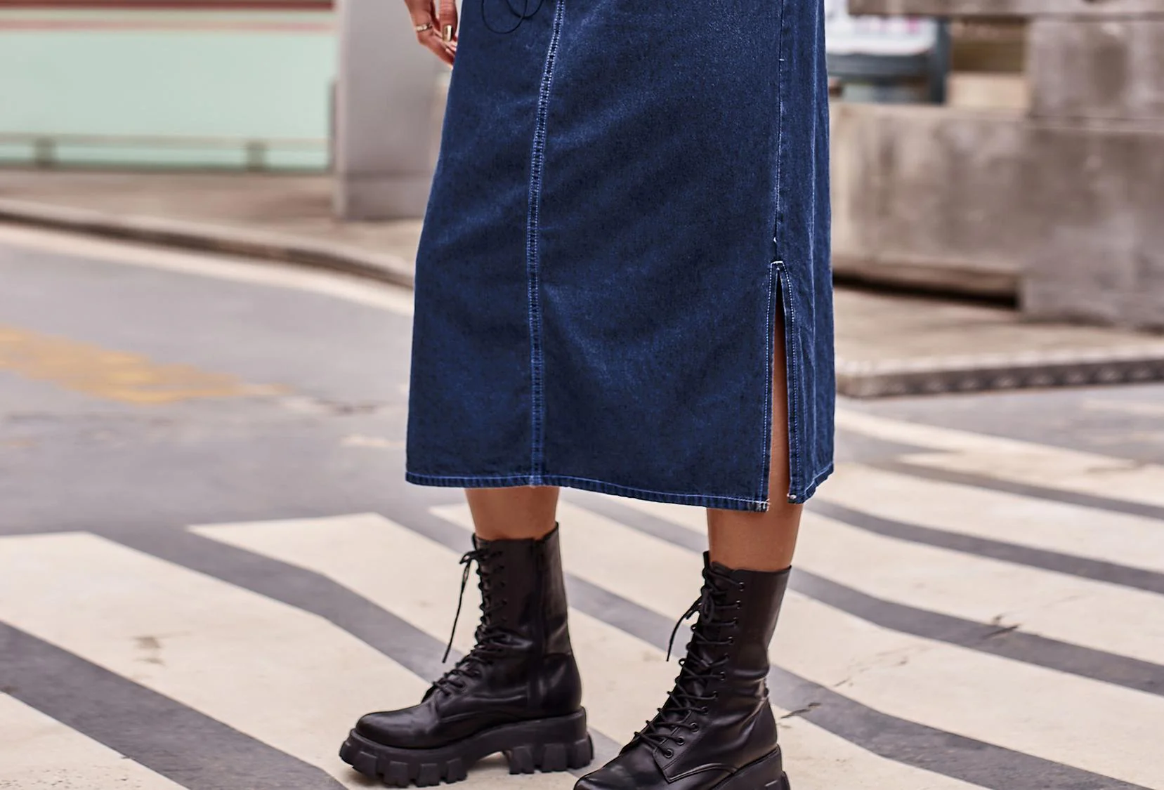 Jupe maxi en denim pour dames avec fente latérale et poches pratiques