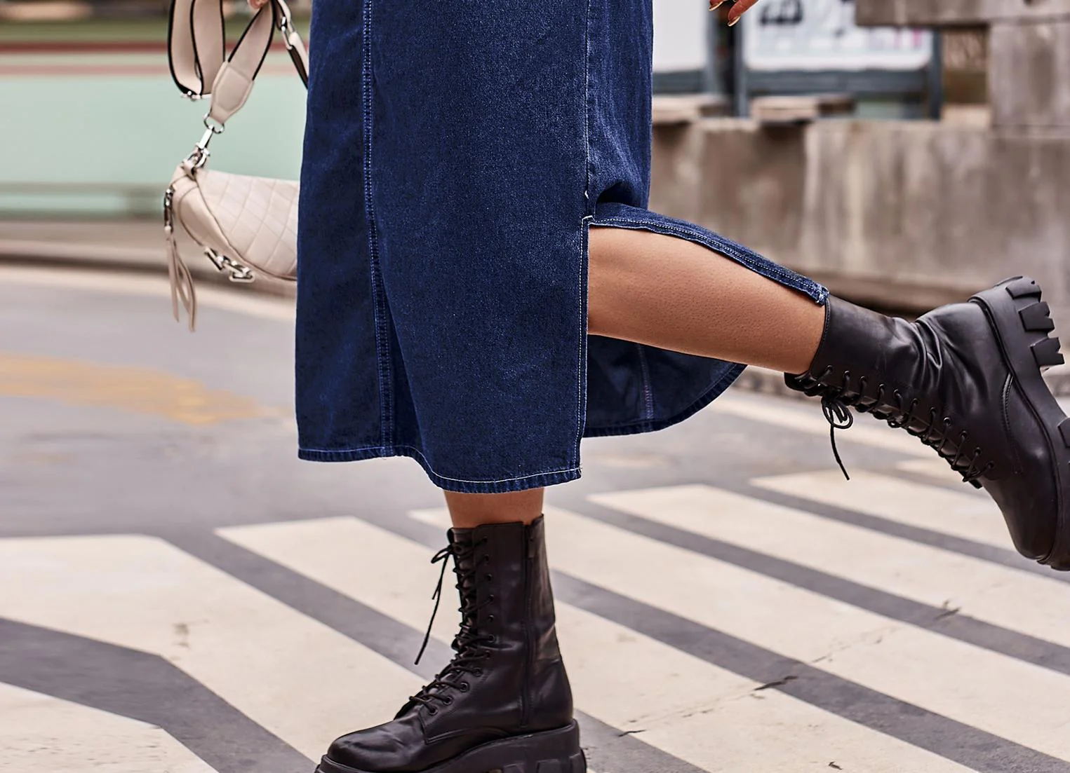 Jupe maxi en denim pour dames avec fente latérale et poches pratiques - Image 3