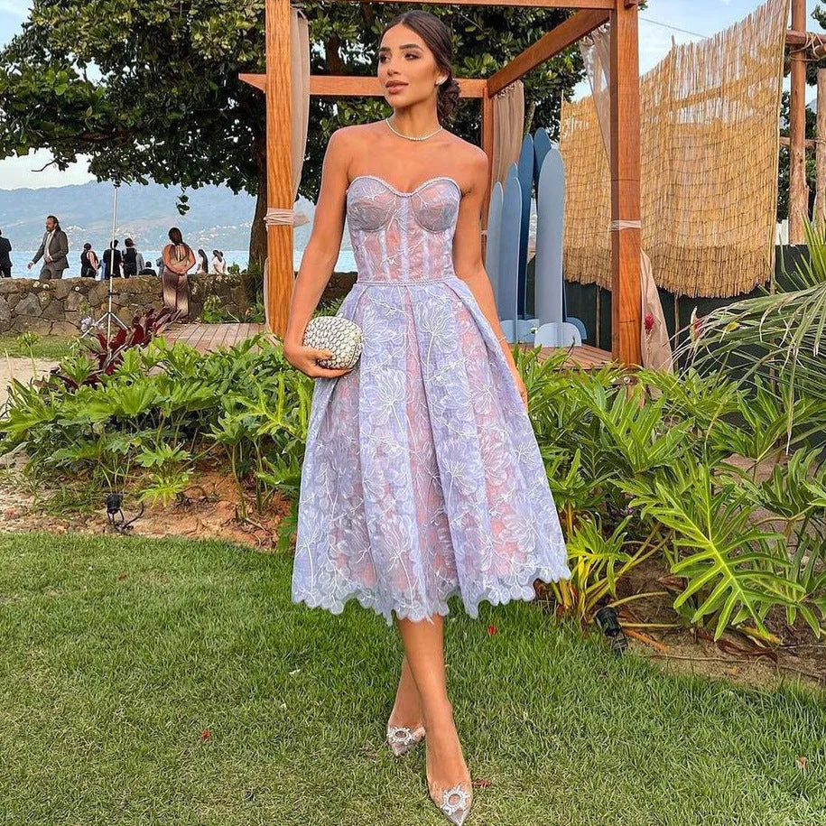 Robe de soirée sculptante - midi - sans bretelles - dentelle - Image 3