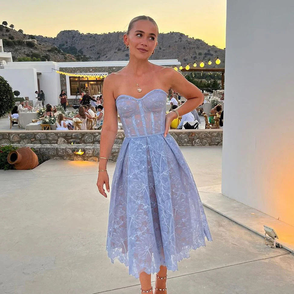 Robe de soirée sculptante - midi - sans bretelles - dentelle - Image 4
