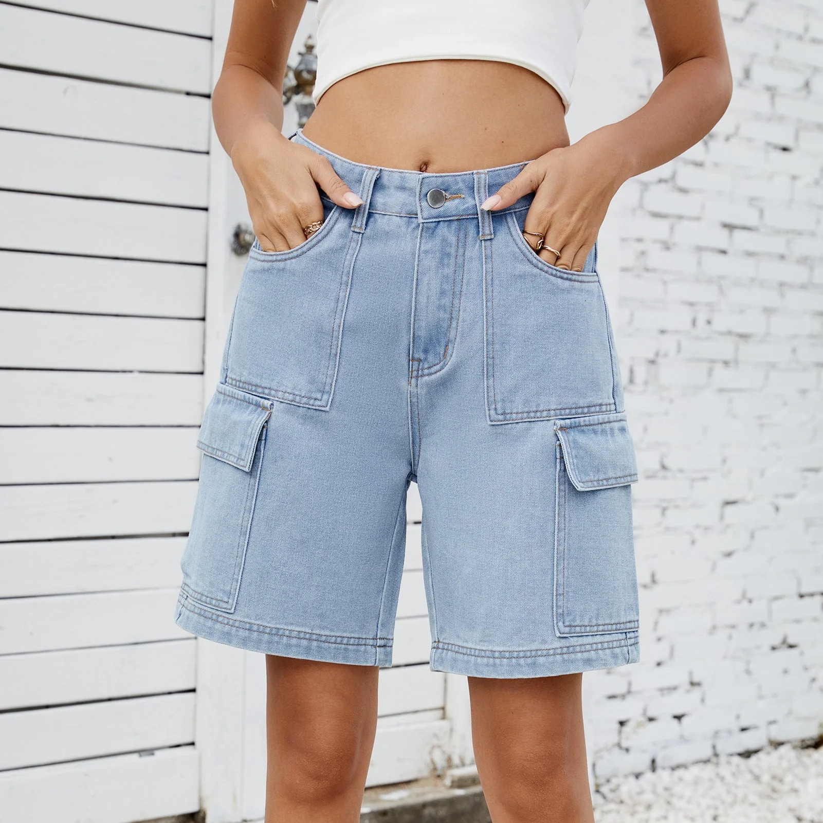 Shorts cargo femme avec poches latérales et taille haute