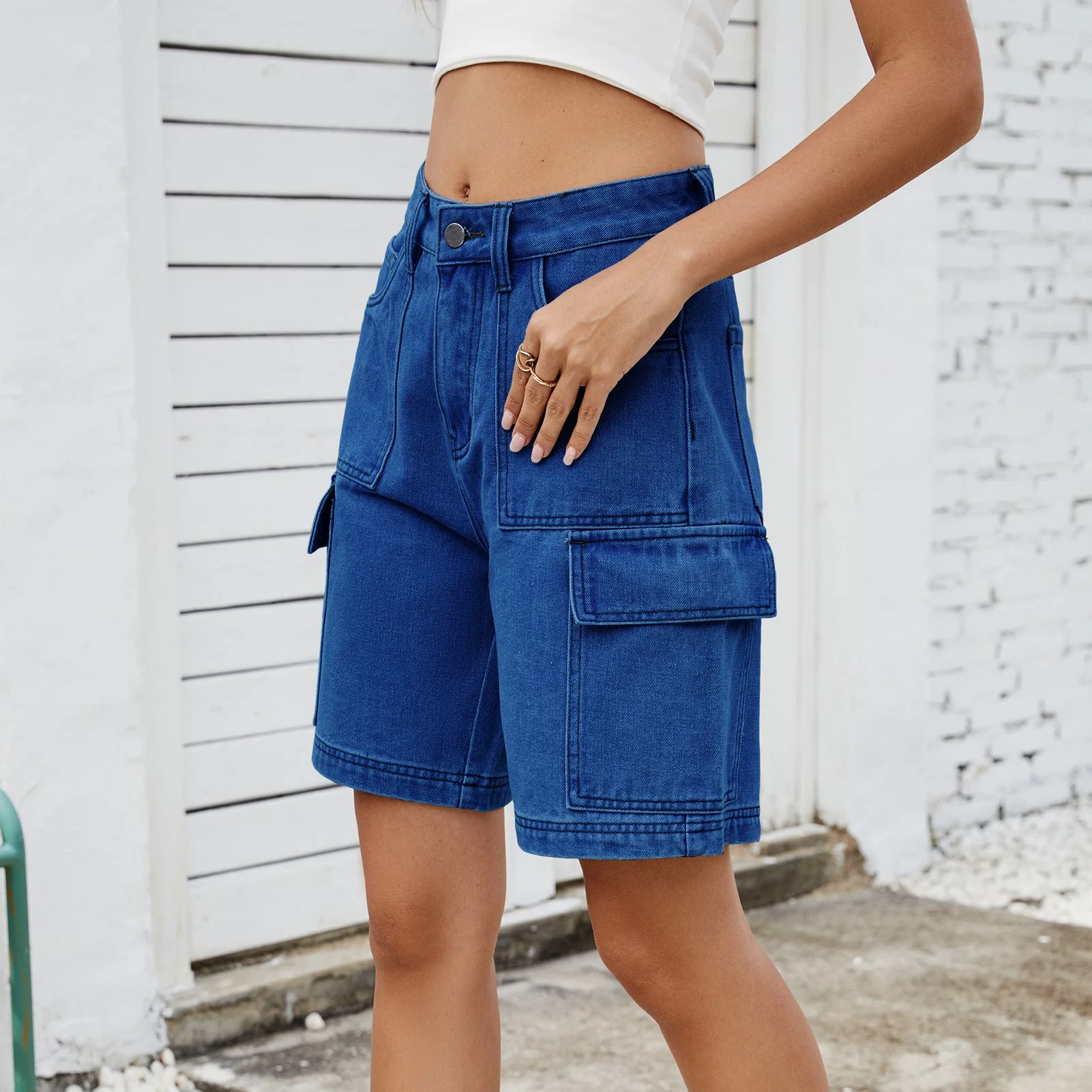 Shorts cargo femme avec poches latérales et taille haute - Image 2