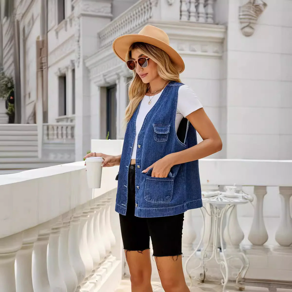 Veste en denim pour femmes au design oversized décontracté avec des poches pratiques et des détails de boutons - Image 3
