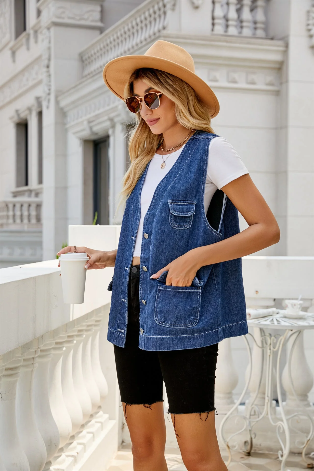 Veste en denim pour femmes au design oversized décontracté avec des poches pratiques et des détails de boutons - Image 6